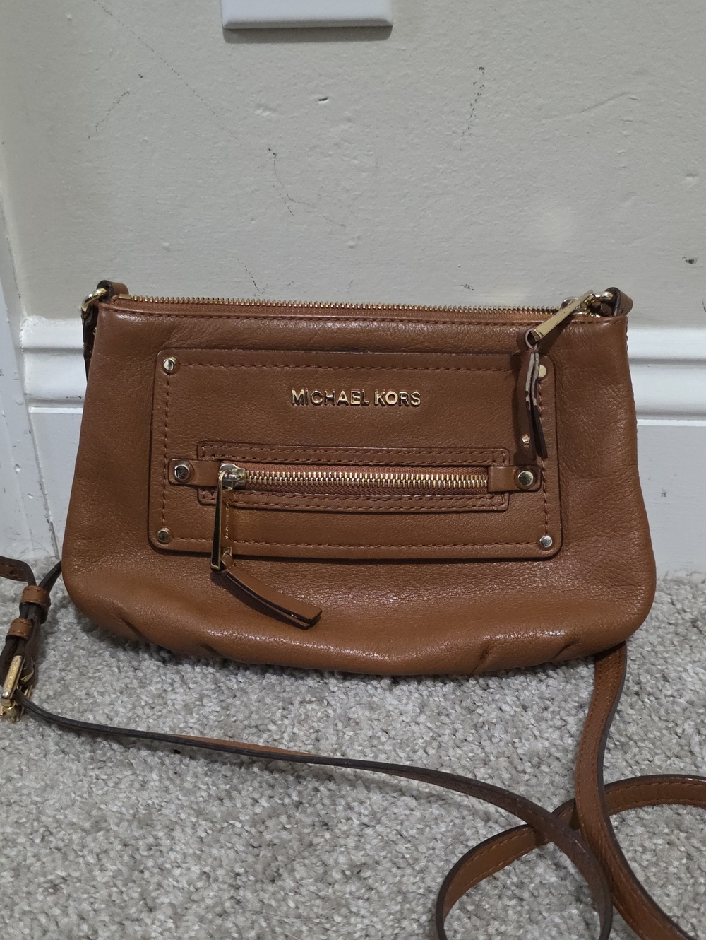 Michael Kors Gilmore Small Leather Crossbody Satchel Bag Luggage